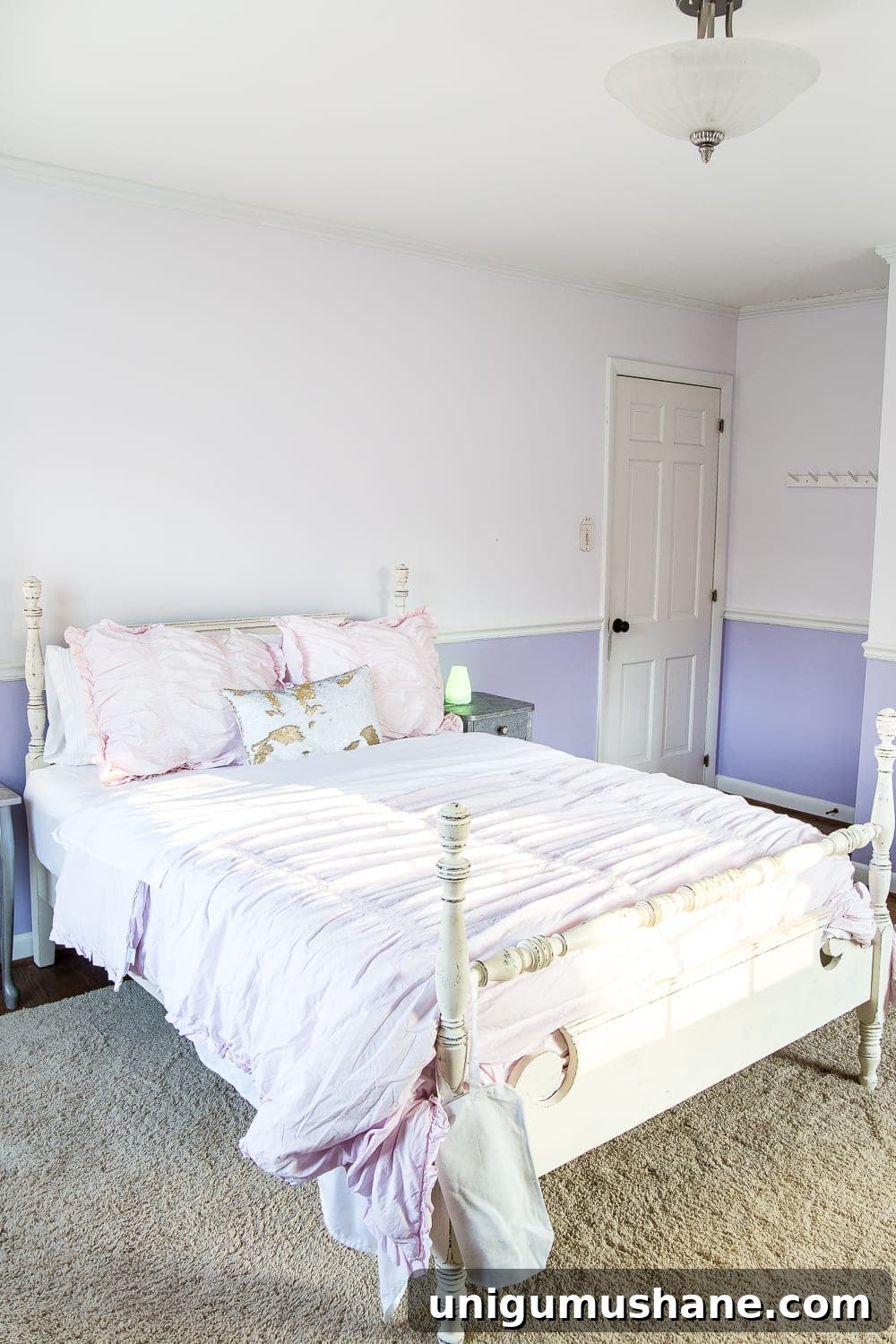 A thrifted table lamp gets a French Baroque designer inspired makeover using Annie Sloan Chalk Paint in Paris Grey, Pure White, clear wax, and dark wax.