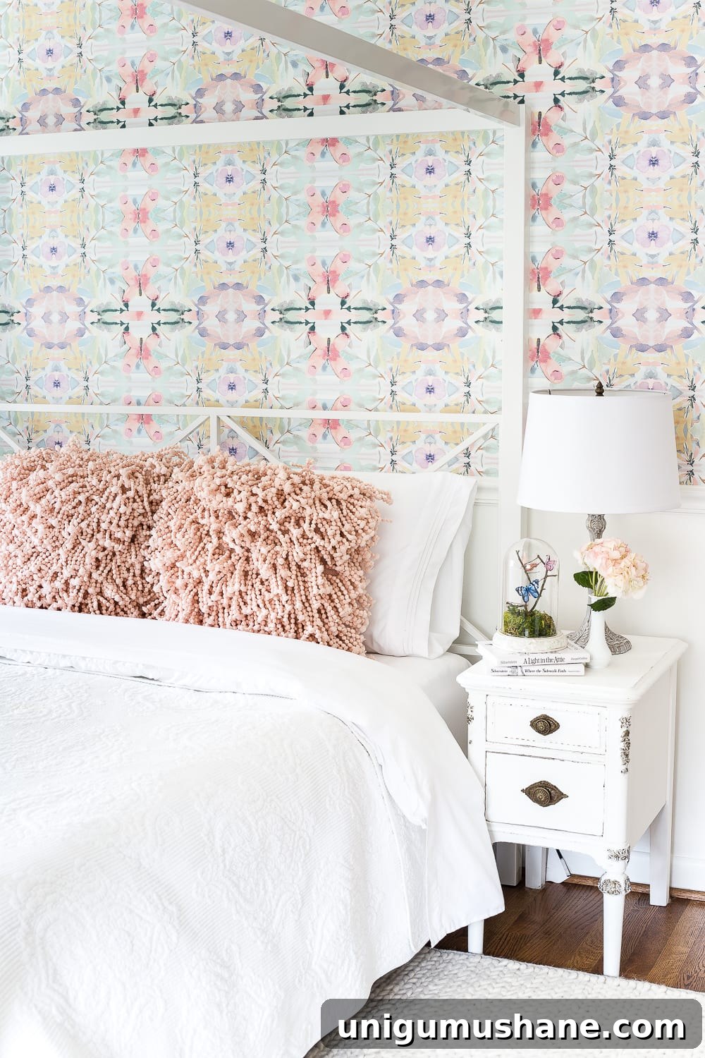 A thrifted table lamp gets a French Baroque designer inspired makeover using Annie Sloan Chalk Paint in Paris Grey, Pure White, clear wax, and dark wax.