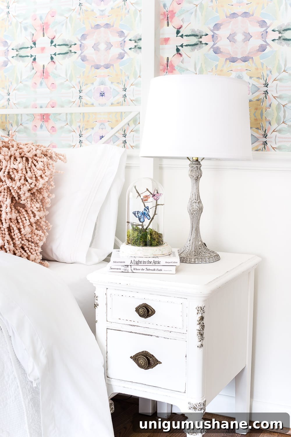 A thrifted table lamp gets a French Baroque designer inspired makeover using Annie Sloan Chalk Paint in Paris Grey, Pure White, clear wax, and dark wax.