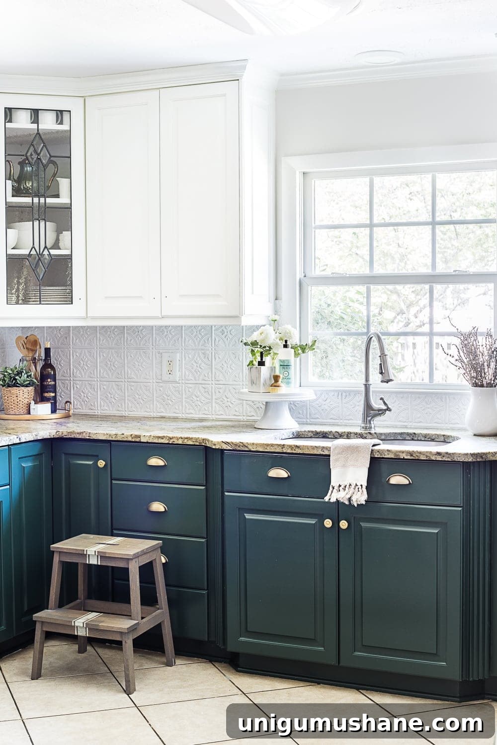 Sherwin Williams Billiard Green lower cabinets