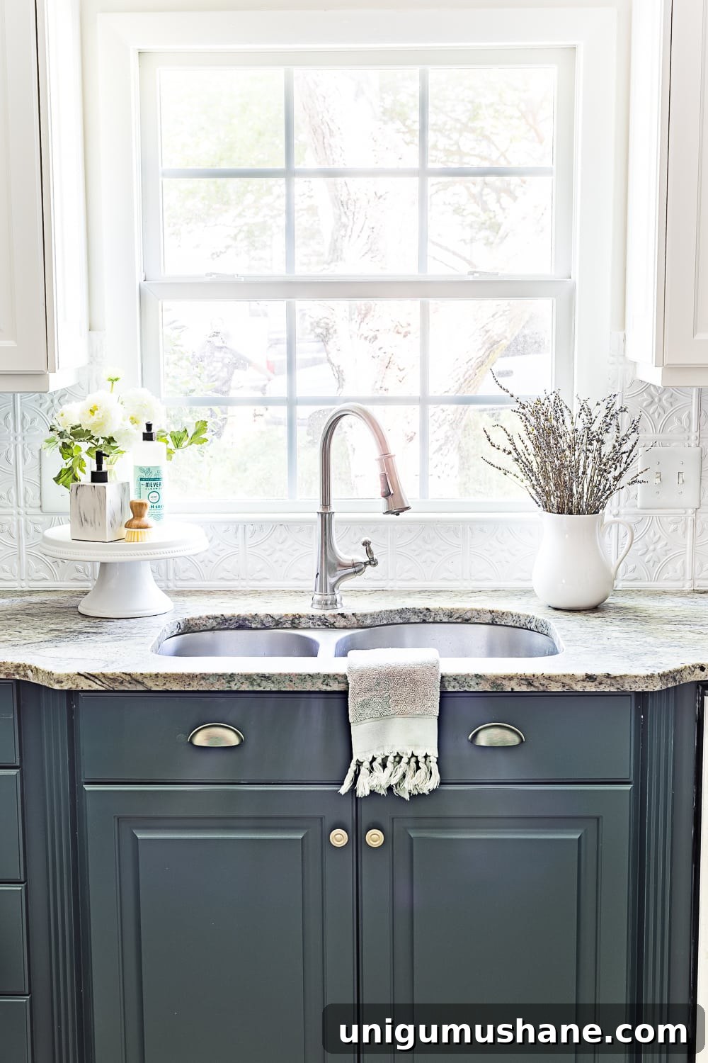 deep green kitchen cabinets