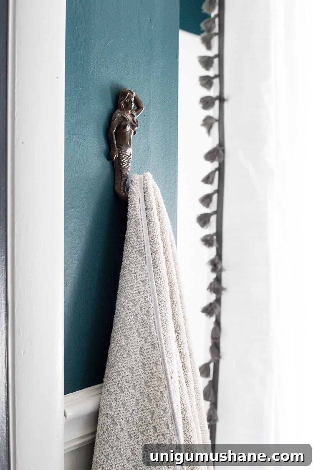 10 Stylish Ways to Make Your Home Kid-Friendly 11 kid-friendly home - hooks for hanging up towels easily in the bathroom