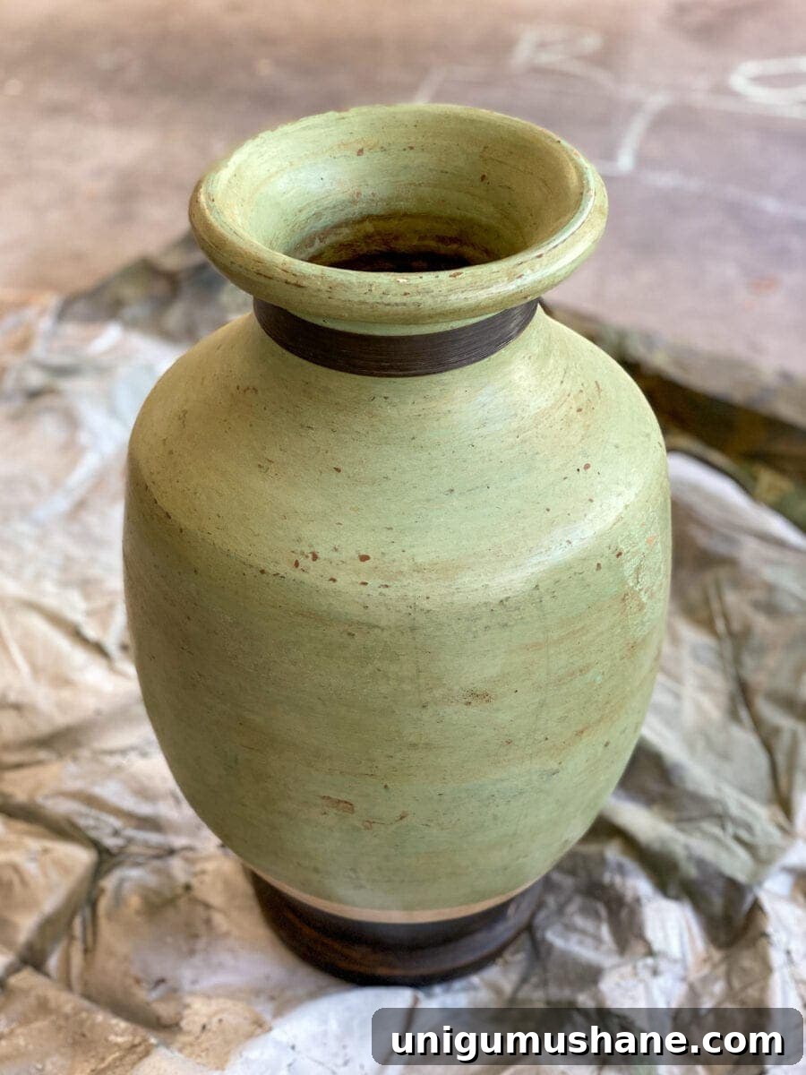 30 Stylish Thrift Store Finds for Home Decor 12 what to buy at the thrift store : vase