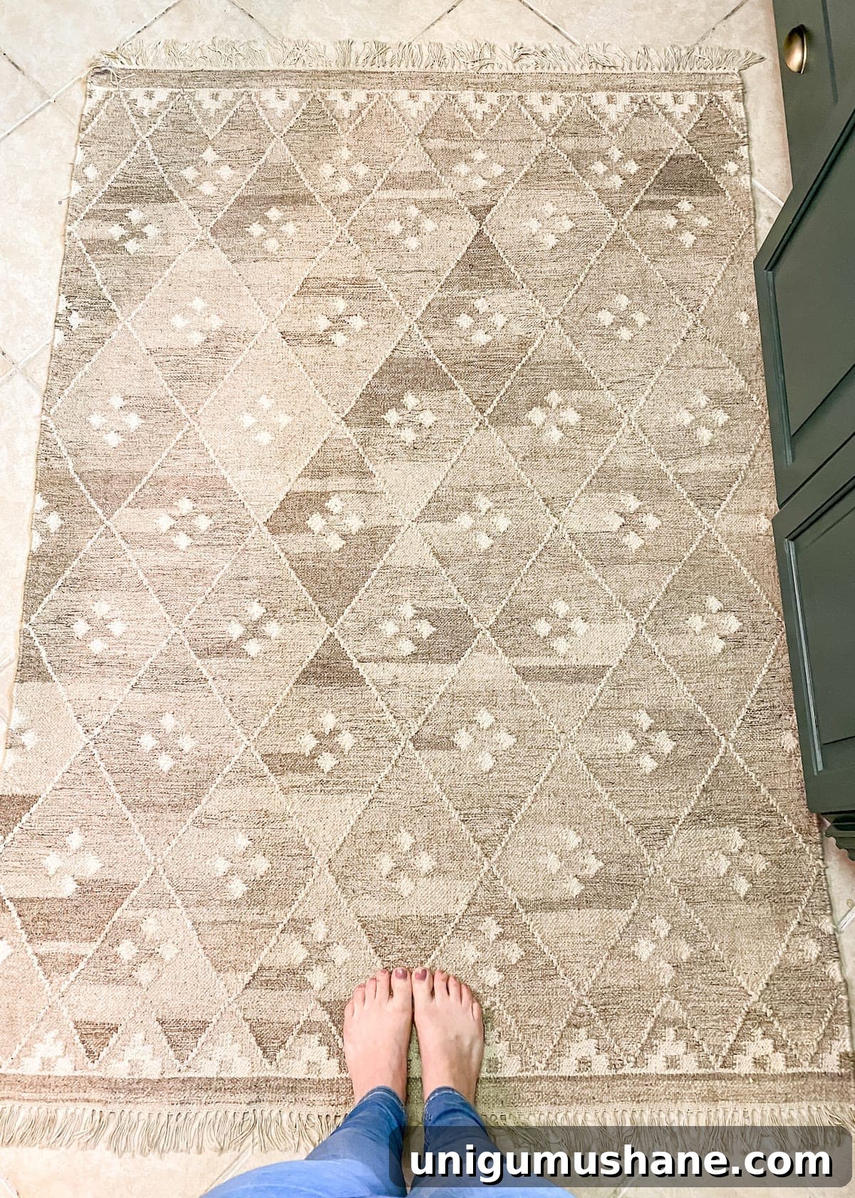 30 Stylish Thrift Store Finds for Home Decor 23 old rug