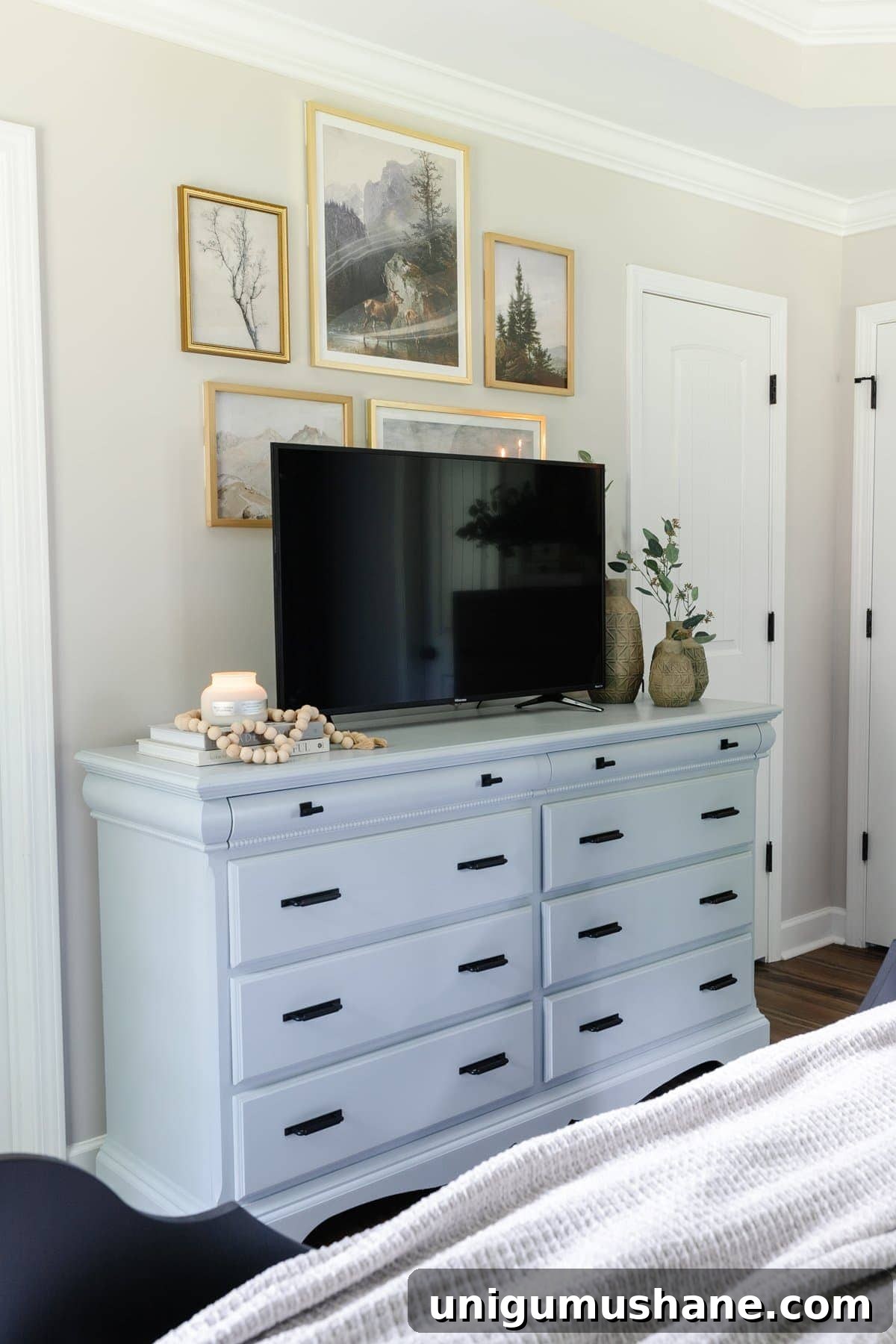30 Stylish Thrift Store Finds for Home Decor 26 painted dresser
