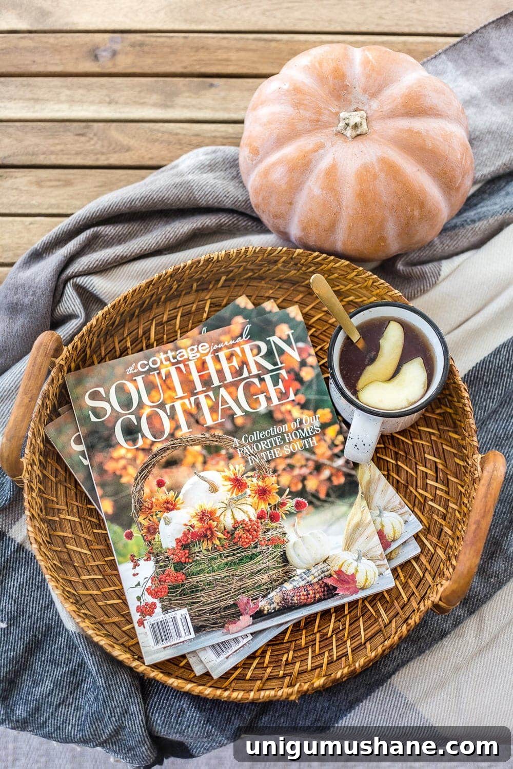 Southern Cottage Magazine Spread: Charming Home Decor Ideas 2 A modern take on the classic, breezy Southern cottage decorating style & embracing a home's existing beauty