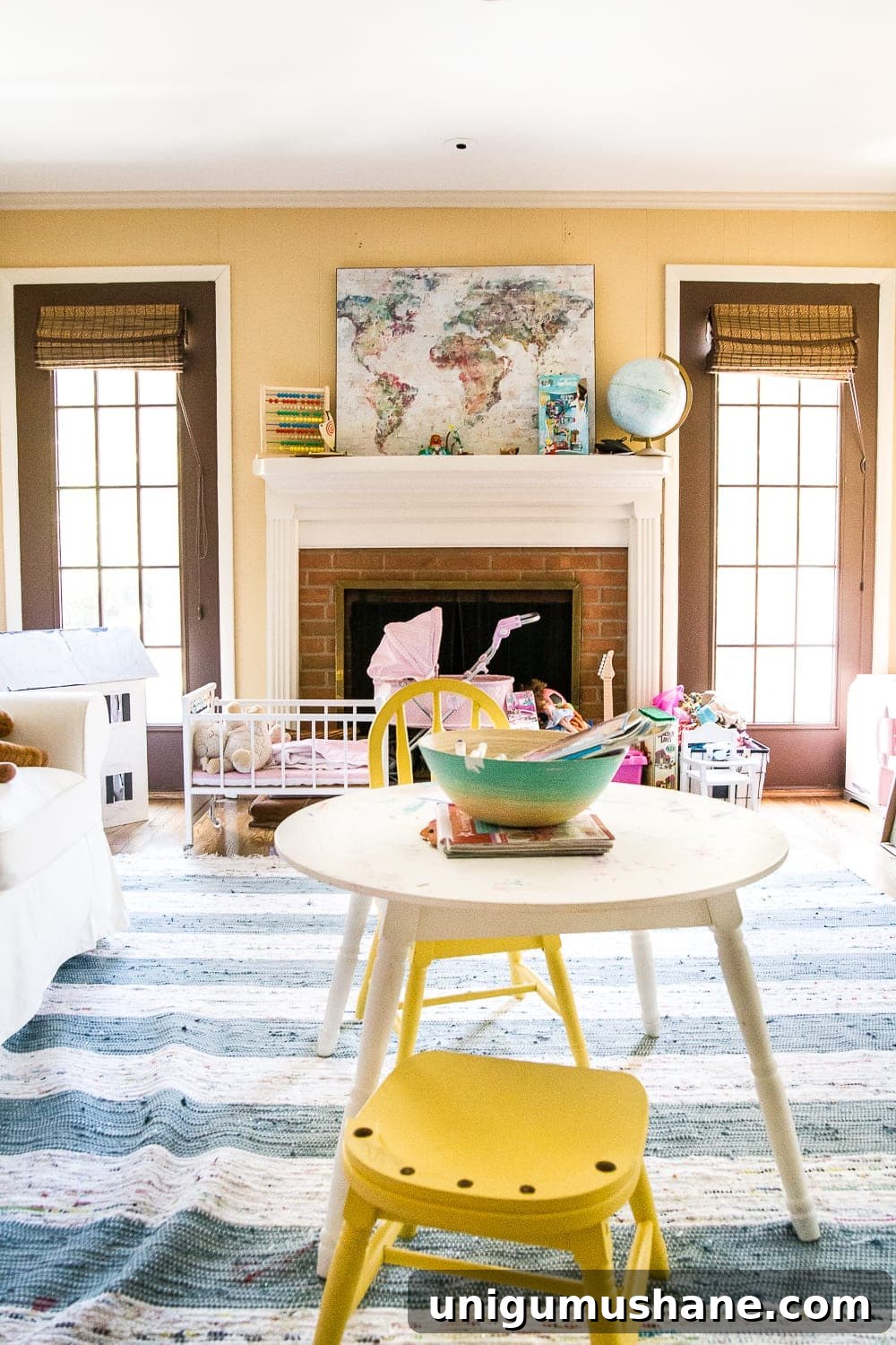 Avoid These Home Decorating Mistakes 12 12 of the most common decorating mistakes most people make when choosing paint colors, furniture layouts, and styling, and tips on how to avoid them. #decorating #decoratingmistakes #decoratingtips Declutter before you decorate.