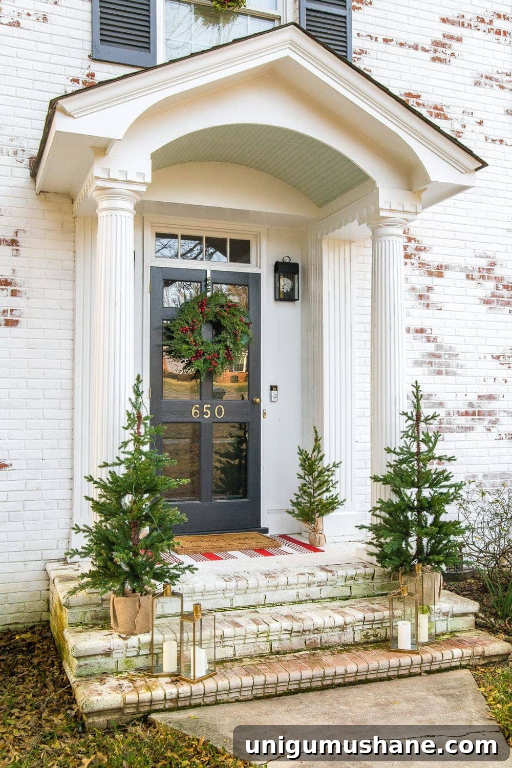 Colonial-Style Christmas Outdoor Wreath Ideas 11 img 31619 10