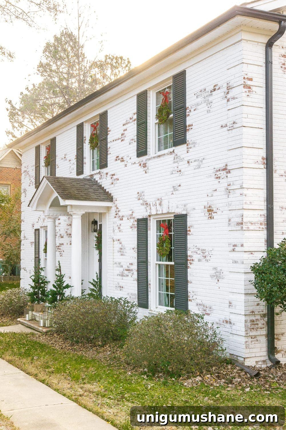 Colonial-Style Christmas Outdoor Wreath Ideas 4 img 31619 3