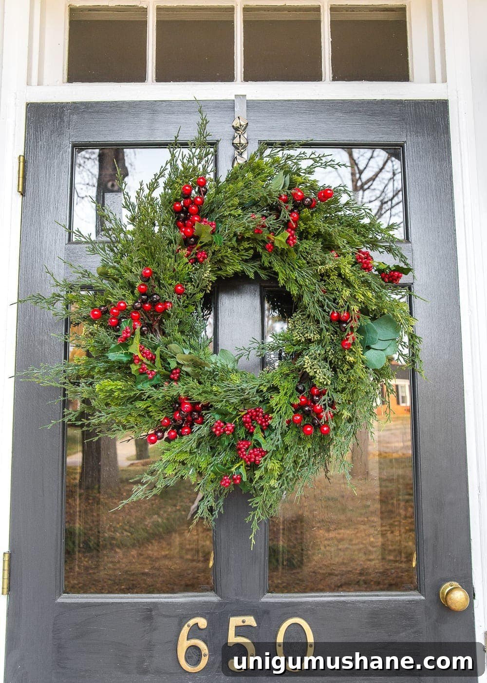 Colonial-Style Christmas Outdoor Wreath Ideas 6 img 31619 5