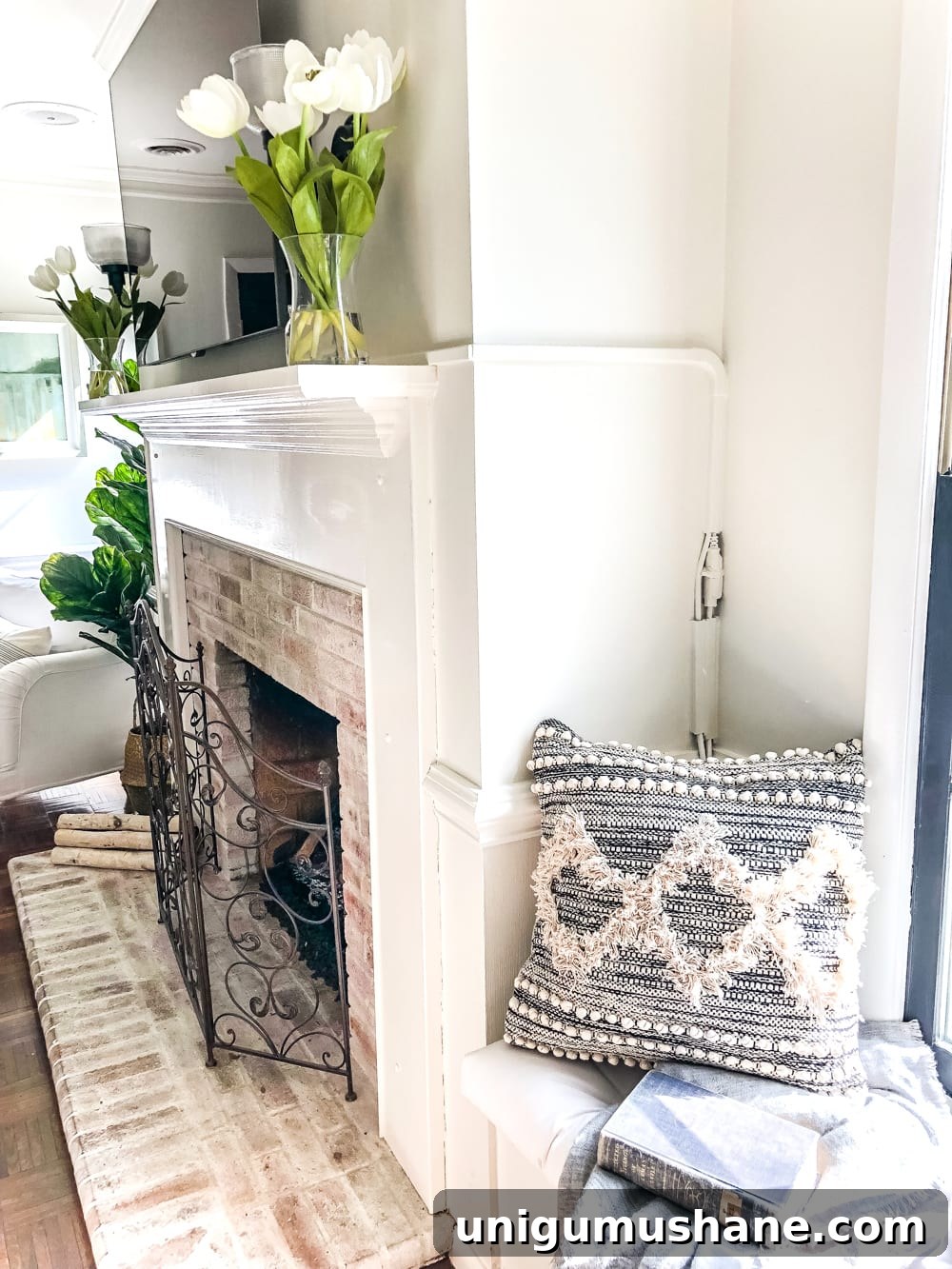 15 Stylish Ways to Hide Household Eyesores 4 how to hide wall mounted TV wires with cord covers