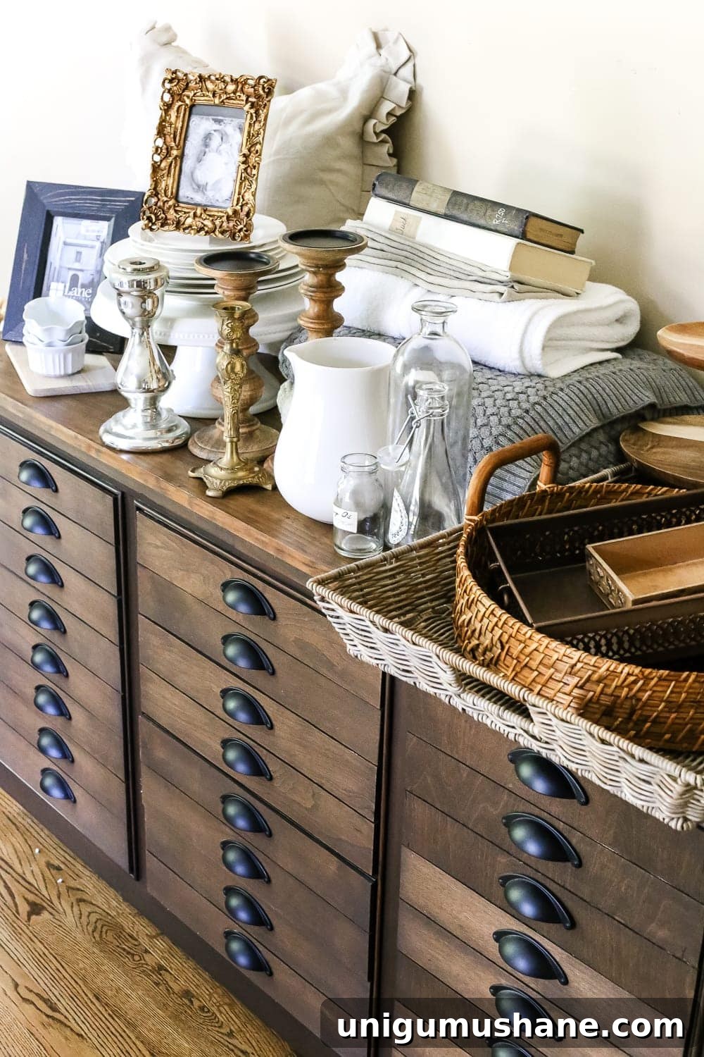 Find Your Home Decor Style: Room-by-Room Guide 7 6 steps to find your decorating style by examining your personality, your lifestyle, your inspirations, and what you already own to create the home you love. #decoratingstyle #findyourdecoratingstyle