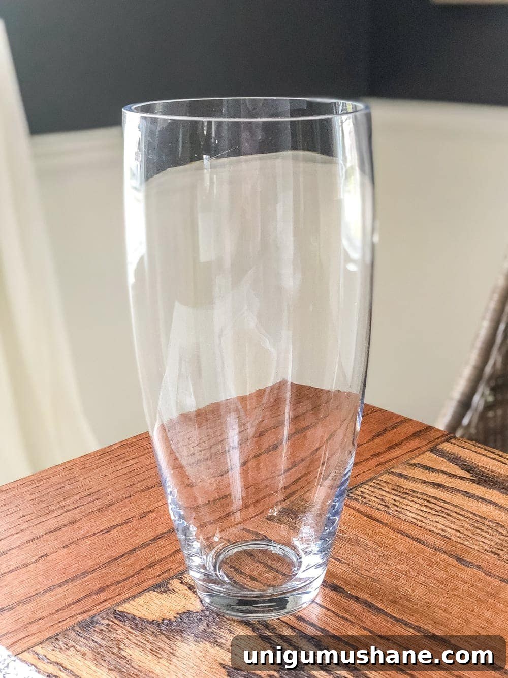 How to Turn a Thrifted Vase into Stoneware 2 How to add a stoneware look to thrifted glass vases and bottles using just paint. #stoneware #diystoneware #stonewarevase
