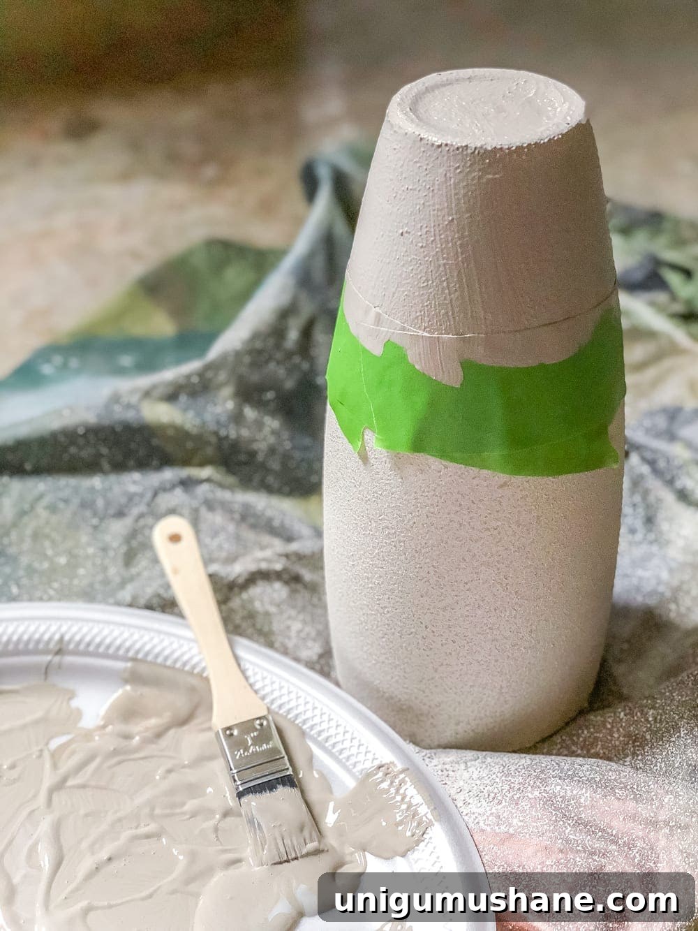 How to Turn a Thrifted Vase into Stoneware 6 How to add a stoneware look to thrifted glass vases and bottles using just paint. #stoneware #diystoneware #stonewarevase