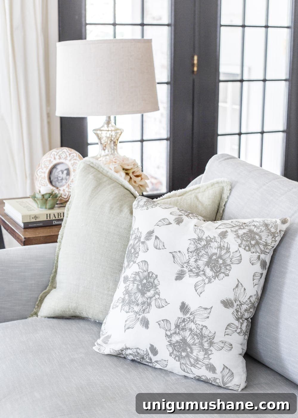 3 Clever Items to Upcycle into DIY Throw Pillows 11 3 items you can repurpose into DIY no-sew throw pillows | How to make a throw pillow from napkins.