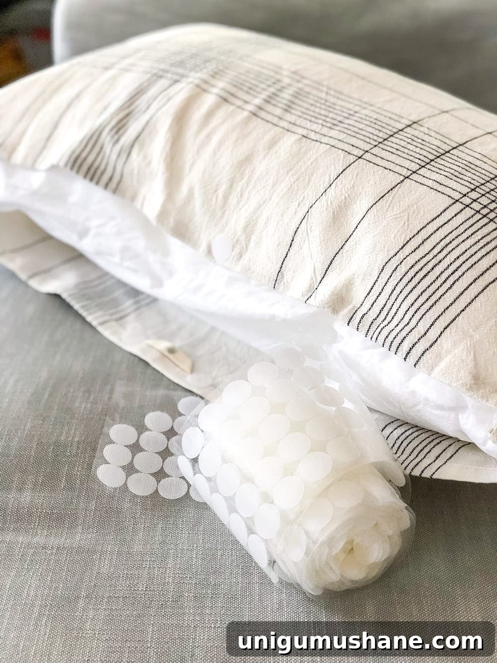 3 Clever Items to Upcycle into DIY Throw Pillows 8 3 items you can repurpose into DIY no-sew throw pillows | How to make a throw pillow from a kitchen towel.
