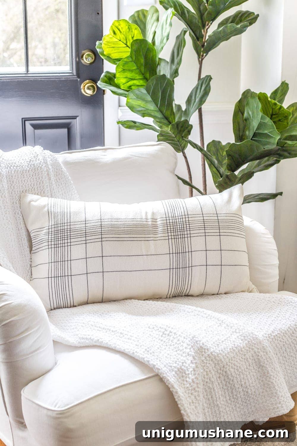 3 Clever Items to Upcycle into DIY Throw Pillows 9 3 items you can repurpose into DIY no-sew throw pillows | How to make a throw pillow from a kitchen towel.