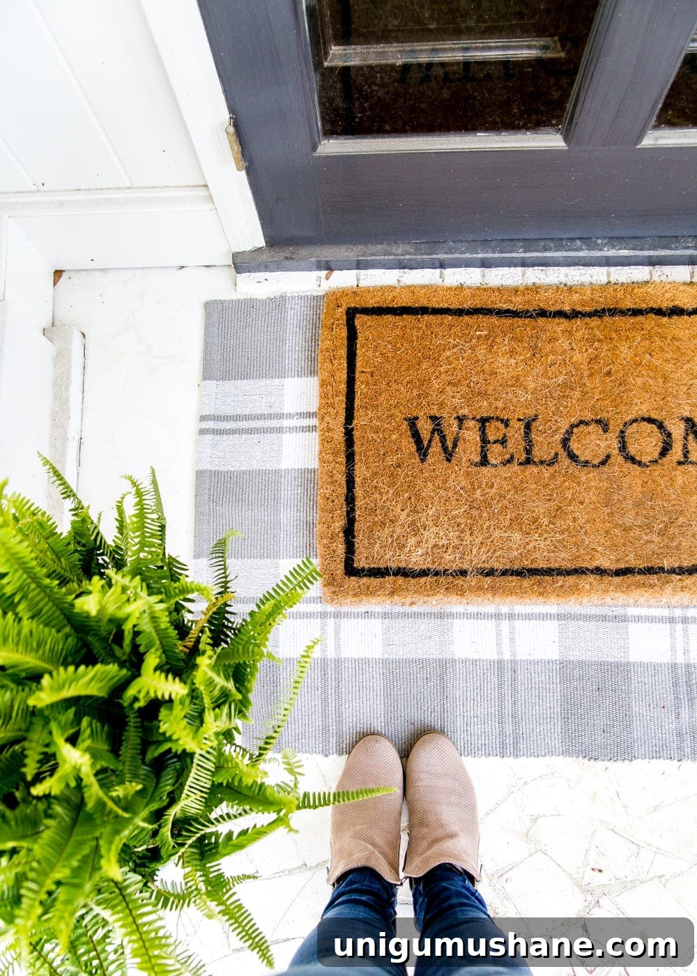 6 Ways to Refresh Your Front Porch for Spring | Tips for sprucing up your front porch to bring it out of winter's hibernation mode and wake it up for spring. #springporch #frontporch #porchstoop #porchdecor #porchdecorating