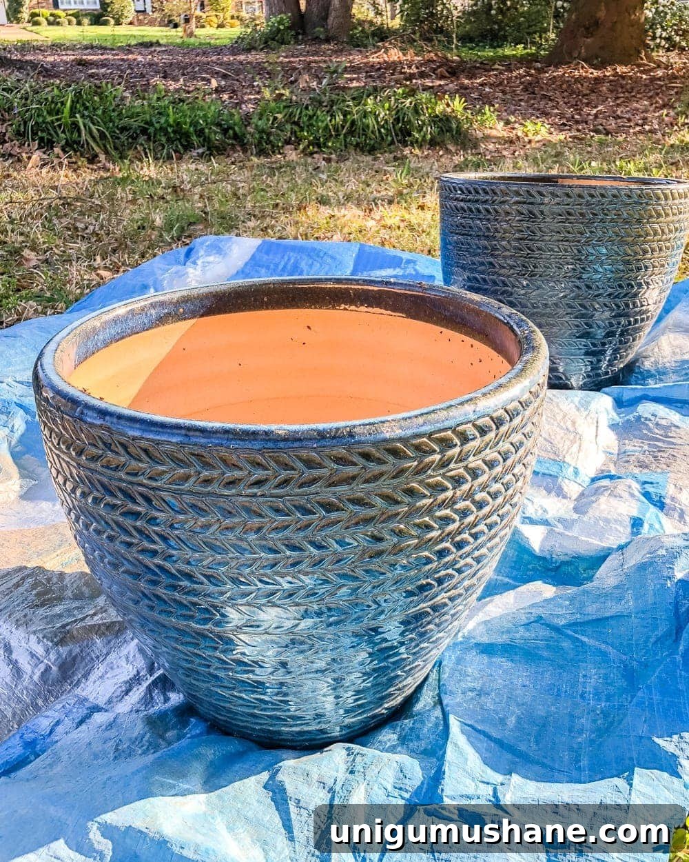 How to Distress Any Item With One Simple Trick 3 How to Distress Anything With 1 Simple Trick | Pottery Barn look-alike Tuscan style weathered planters using just spray paint