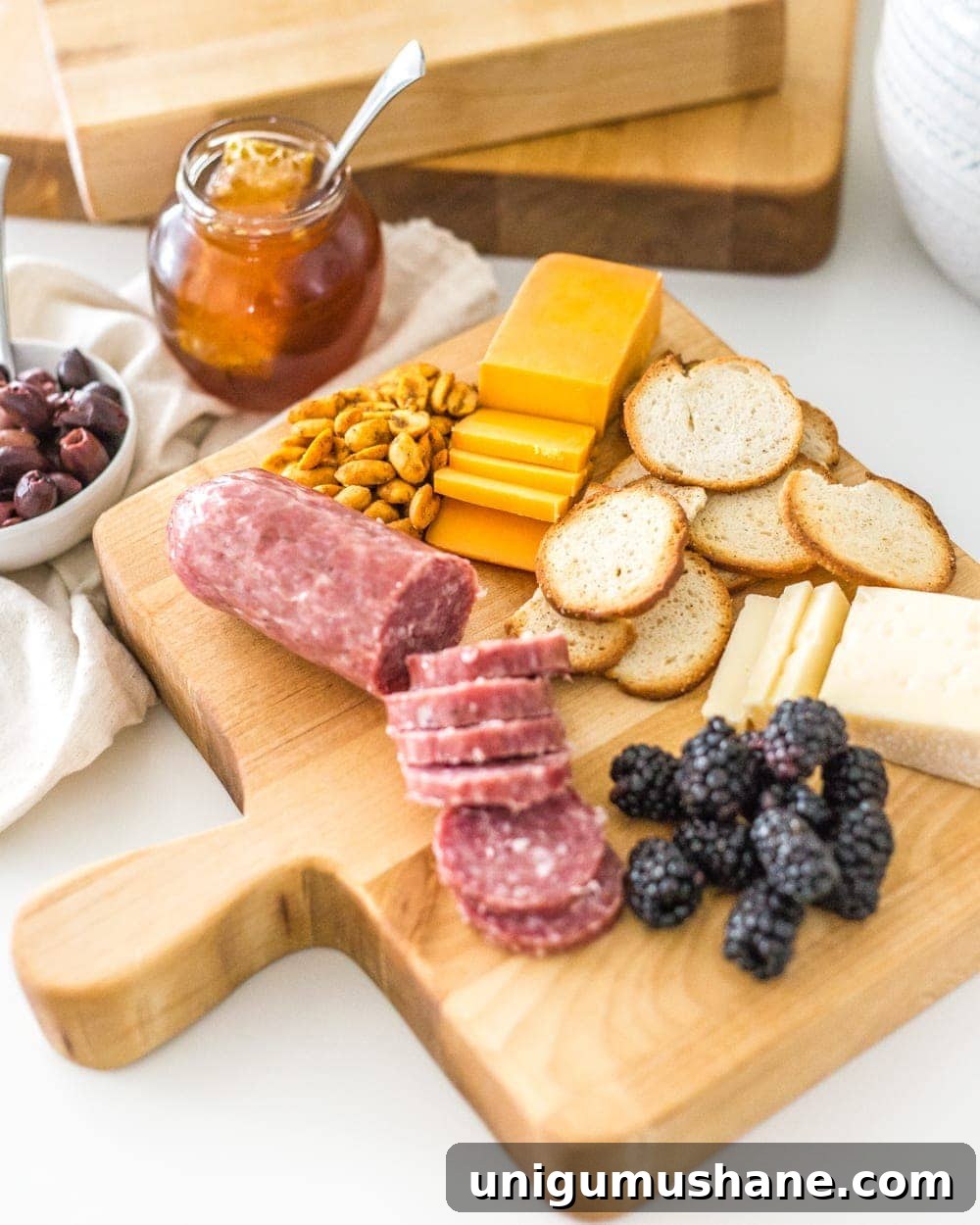 How to Make Cutting Boards from Scrap Wood 11 DIY Cutting Boards from Scrap Wood | How to make your own basic DIY cutting boards using scrap wood you already have in your stash to repurpose in your kitchen or give away as homemade gifts.