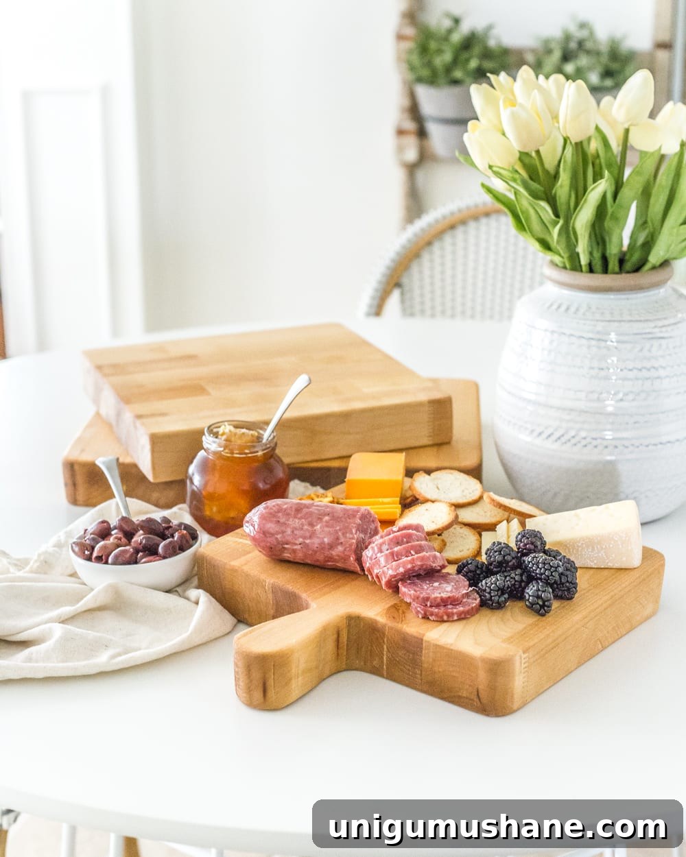 How to Make Cutting Boards from Scrap Wood 10 DIY Cutting Boards from Scrap Wood | How to make your own basic DIY cutting boards using scrap wood you already have in your stash to repurpose in your kitchen or give away as homemade gifts.