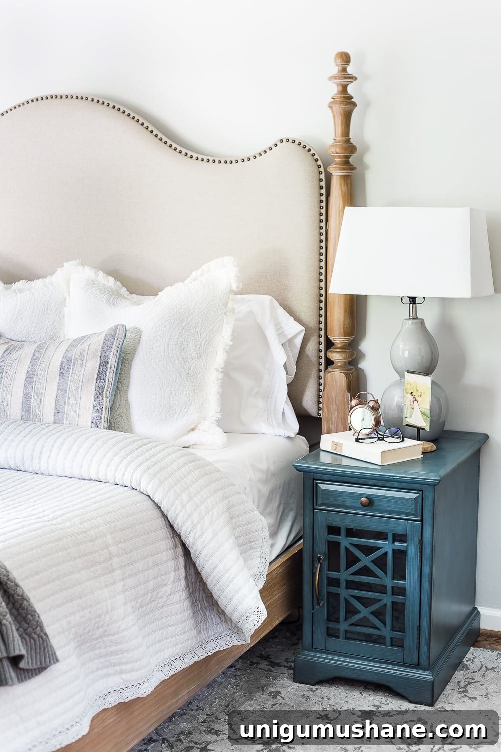 Which Bedroom Light Bulb Helps You Sleep Better? 6 Soft bedroom lighting to support sleep