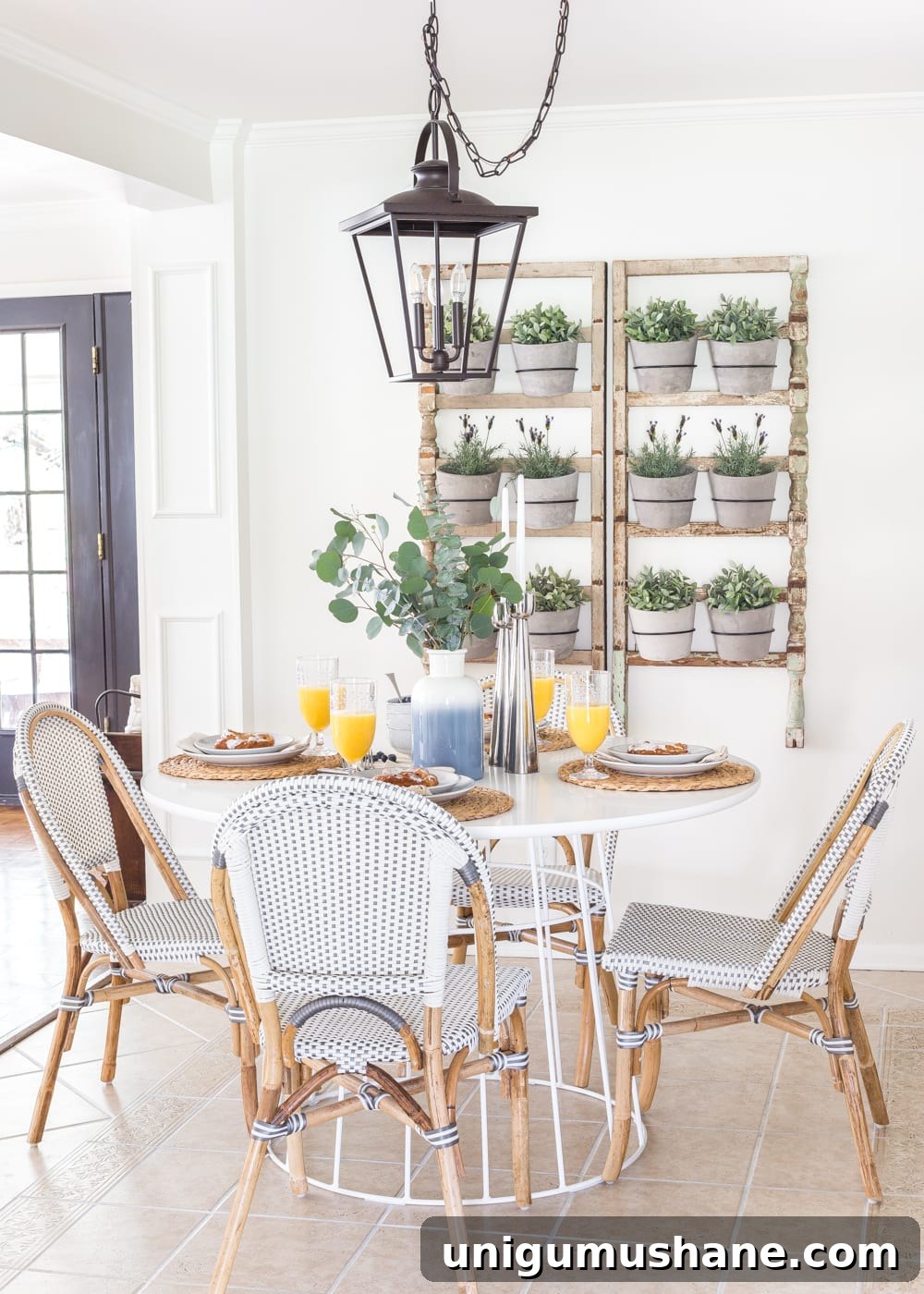 Chandelier Makeover: Which Brass Spray Paint to Use 3 Modern French farmhouse breakfast nook