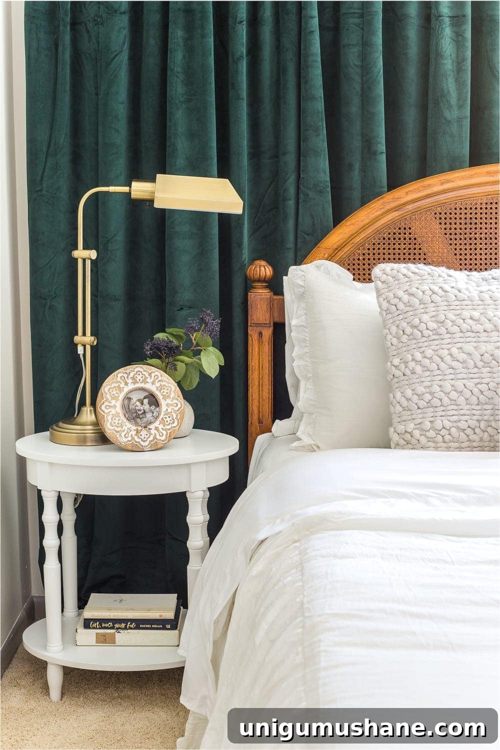 Vintage Chic Statement Art to Elevate Your Guest Bedroom 5 Vintage chic statement art in a guest bedroom