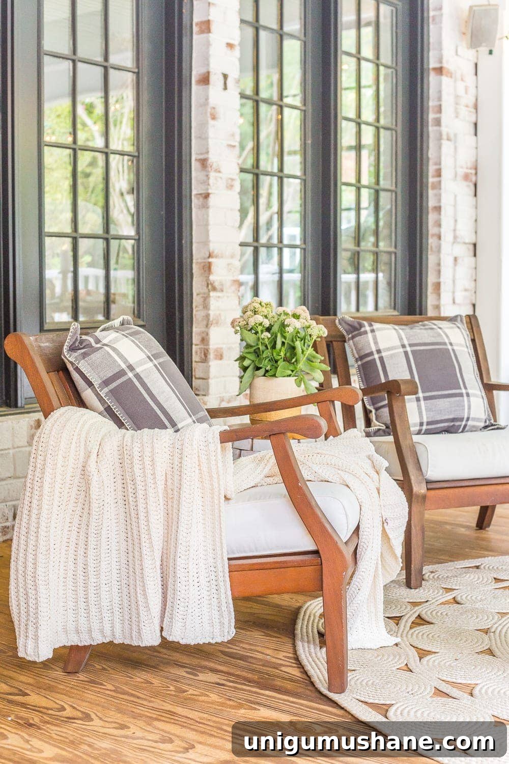 Fall Porch Capsule: Choosing Timeless Outdoor Decor 5 Fall Back Porch | How to style your outdoor spaces for autumn using capsule decor items that will last throughout the seasons and get the most bang for your buck.