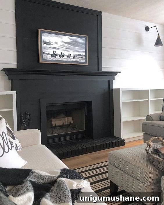 Black Paint Ideas for Dramatic Home Interiors 22 Small room transformed with rich black paint and layered decor