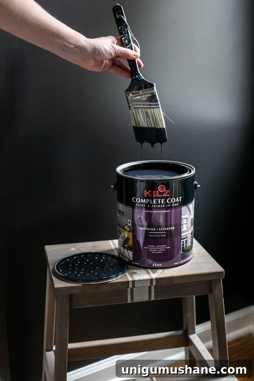 Master Bedroom Update: 5 Paint Lessons We Learned the Hard Way 6 5 rules about primer and paint we wish we had known as beginner DIYers and how to create a paint finish on walls, doors, trim, and moldings that last. | Master Bedroom Refresh with Kilz®