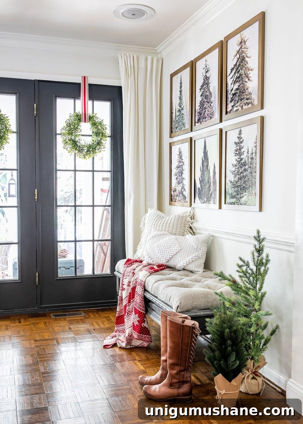 Vintage Christmas Tree Printable Gallery Wall Art Set 4 Free Printable Vintage Christmas Tree Art | A free Christmas printable art set of 6 featuring vintage Christmas trees that work in all types of decorating styles. #printableart #Christmasart