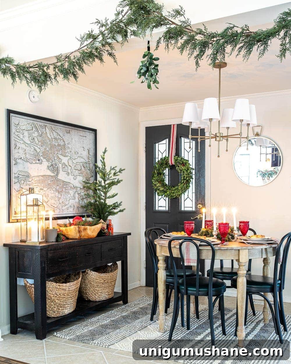2019 Holiday Housewalk: Festive Home Tour Highlights 14 Christmas decor ideas | real looking artificial garland and mistletoe in a breakfast nook decorated for the holidays