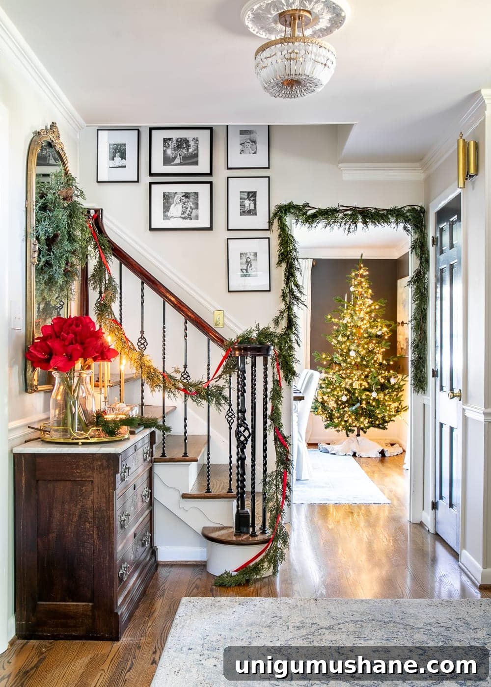 2019 Holiday Housewalk: Festive Home Tour Highlights 3 Christmas decor ideas | Modern meets traditional Christmas foyer with red amaryllis and real looking faux garland