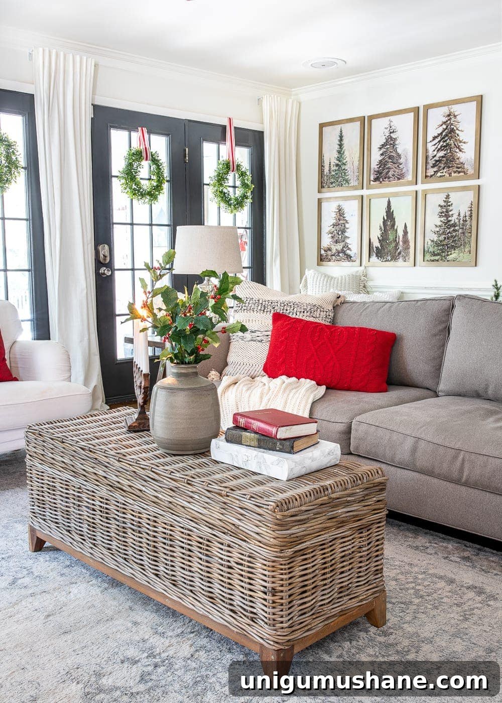 2019 Holiday Housewalk: Festive Home Tour Highlights 20 Christmas decor ideas | modern cozy Christmas living room