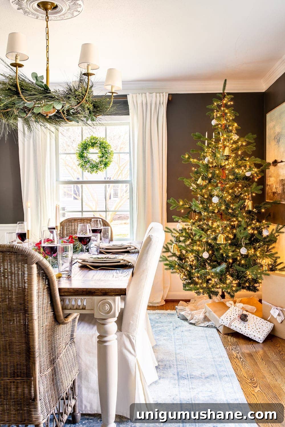 2019 Holiday Housewalk: Festive Home Tour Highlights 7 Christmas decorating ideas | Christmas tree in the dining room with garland on a chandelier and wreaths on windows