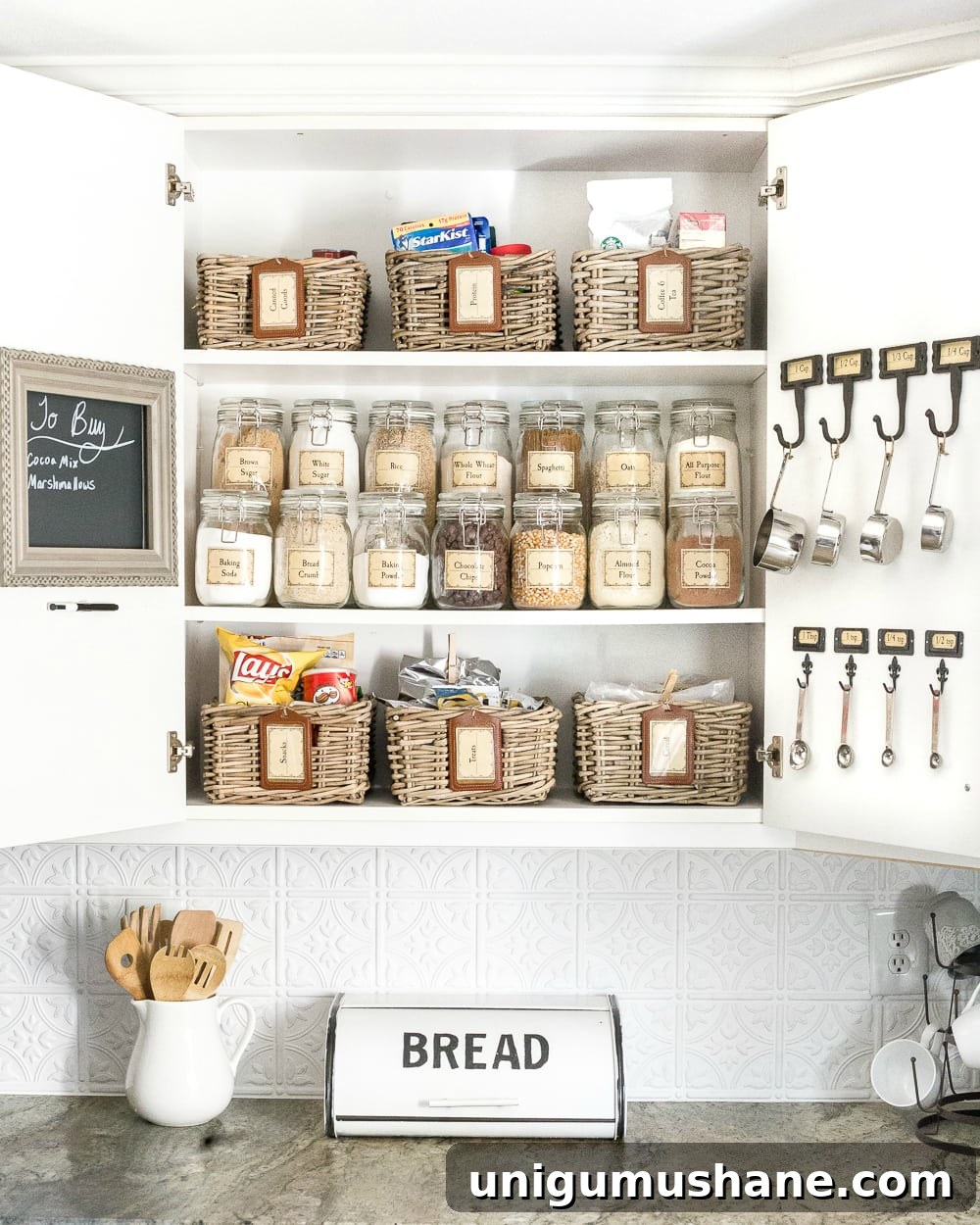 10 Quick Home Organization Projects You Can Finish Today 6 pantry cabinet organization and printable labels