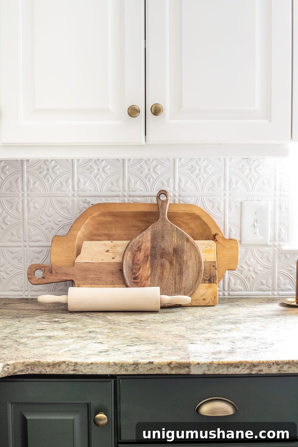10 Stylish Ideas to Decorate Kitchen Countertops 8 cutting boards for kitchen counter decor