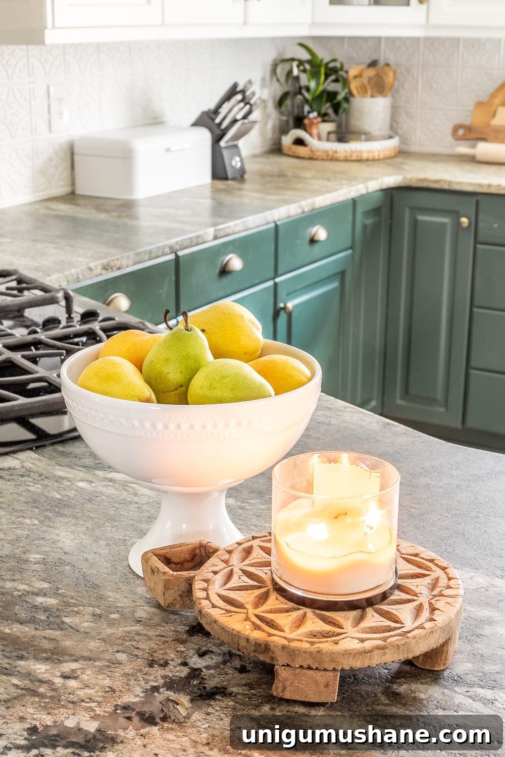 10 Stylish Ideas to Decorate Kitchen Countertops 6 candle and fruit bowl for kitchen counter decor