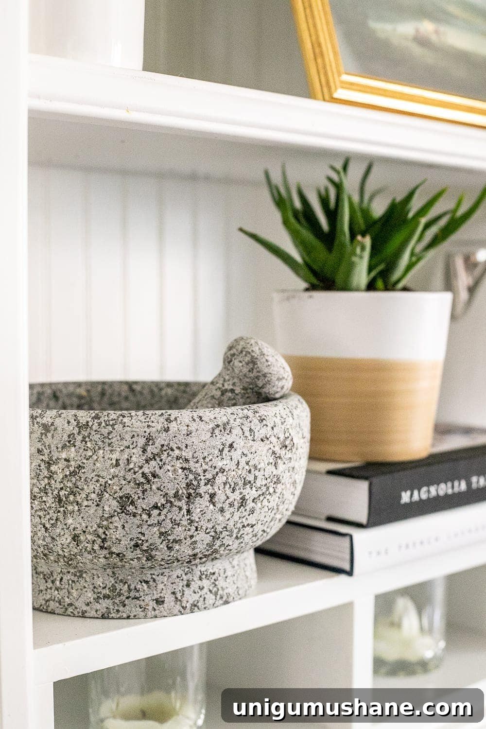 How to Style Shelves for a Polished Look 14 How to Decorate Shelves | 8 tips for decorating shelves to make them look perfectly styled and balanced every single time to make a statement in any room.