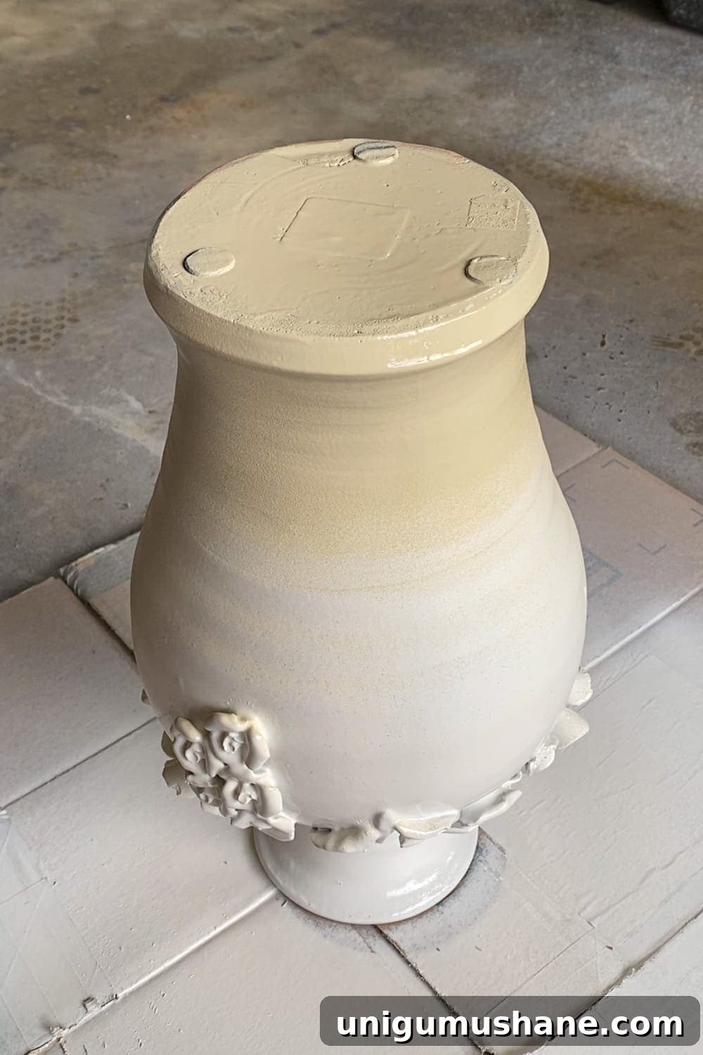 How to Transform a Knockoff Painted Ceramic Bloom Vase 4 ombre effect with spray paint