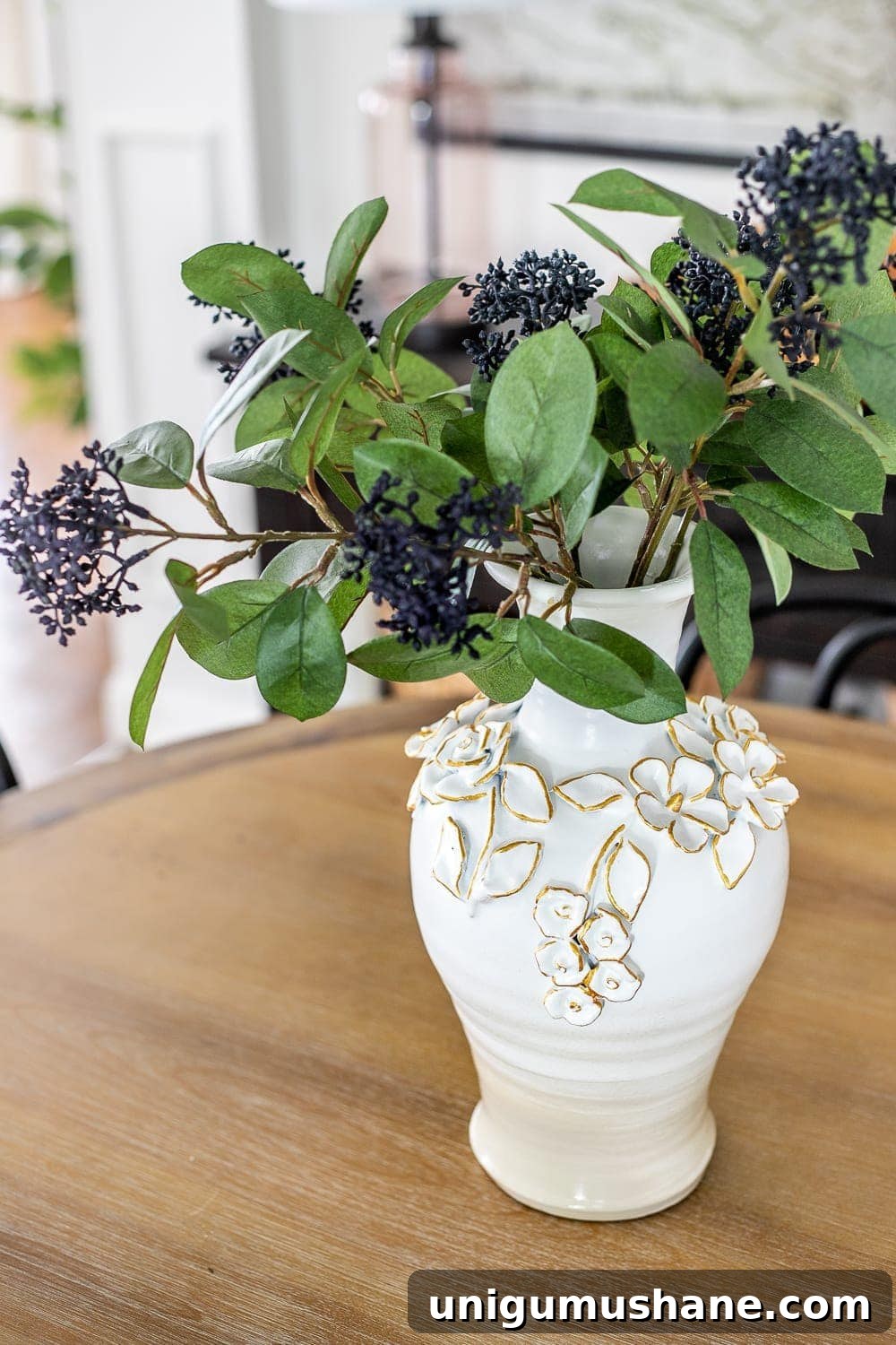 How to Transform a Knockoff Painted Ceramic Bloom Vase 6 Painted ceramic Anthropologie knock-off vase | How to paint ceramic and use spray paint for an ombre effect + a thrifted vase gets an Anthropologie-inspired makeover.