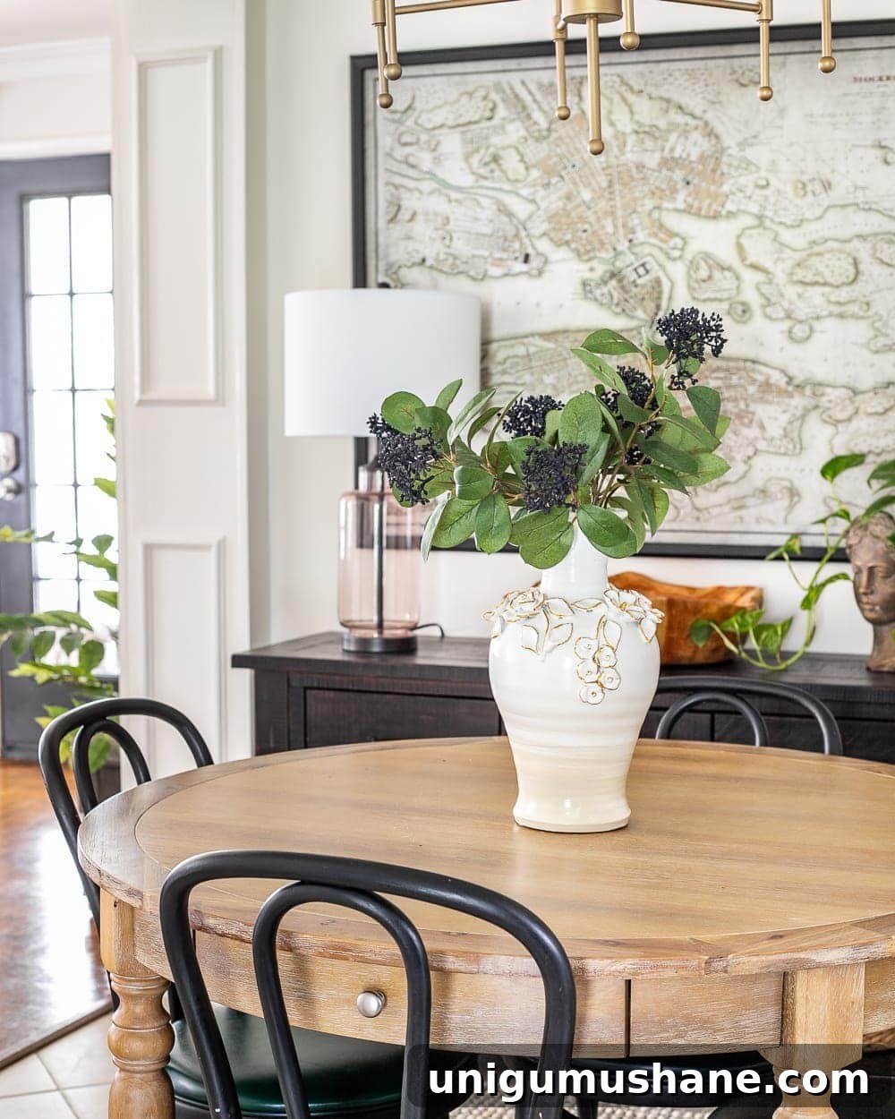 How to Transform a Knockoff Painted Ceramic Bloom Vase 7 Painted ceramic Anthropologie knock-off vase | How to paint ceramic and use spray paint for an ombre effect + a thrifted vase gets an Anthropologie-inspired makeover.