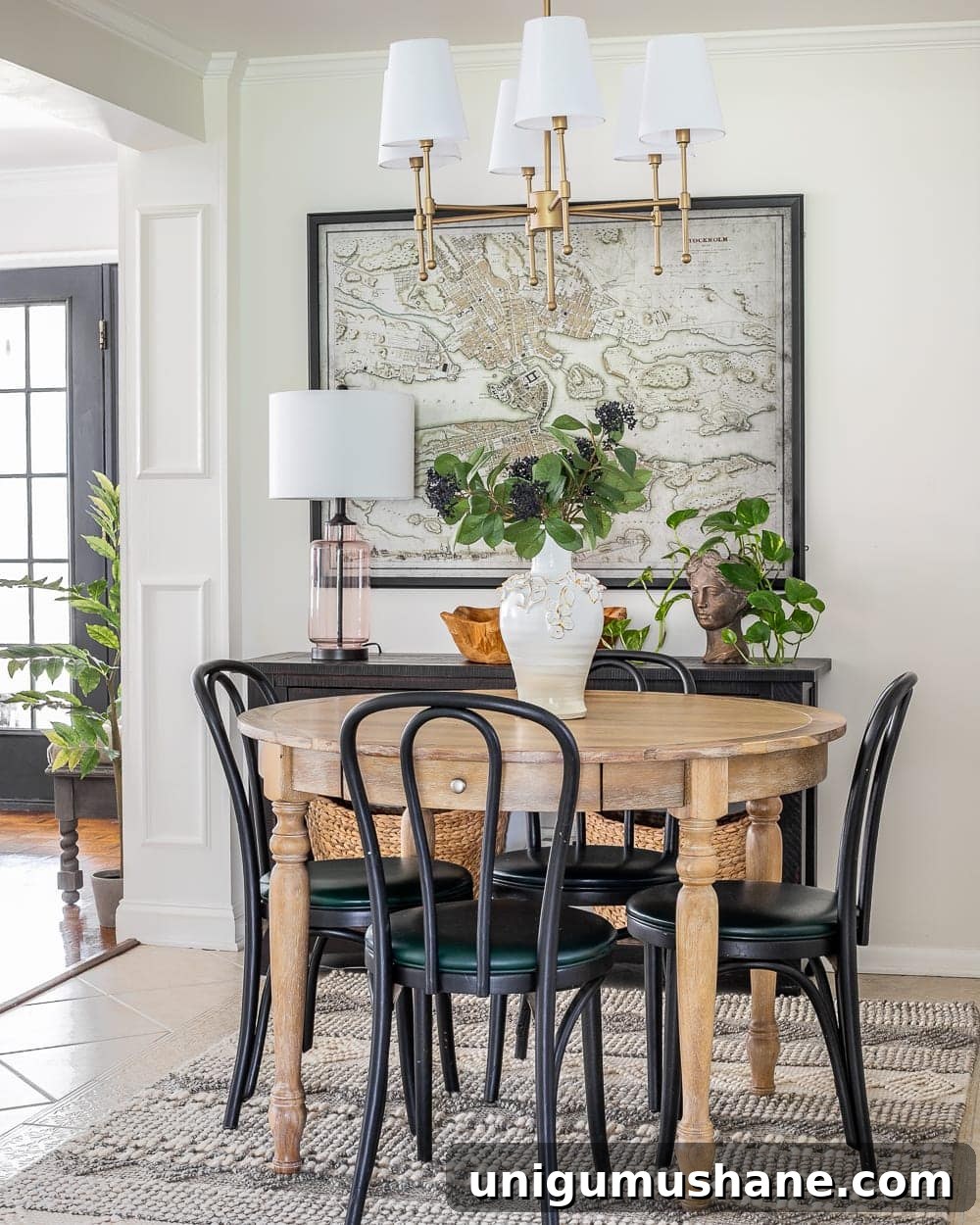 How to Transform a Knockoff Painted Ceramic Bloom Vase 8 Painted ceramic Anthropologie knock-off vase | How to paint ceramic and use spray paint for an ombre effect + a thrifted vase gets an Anthropologie-inspired makeover.