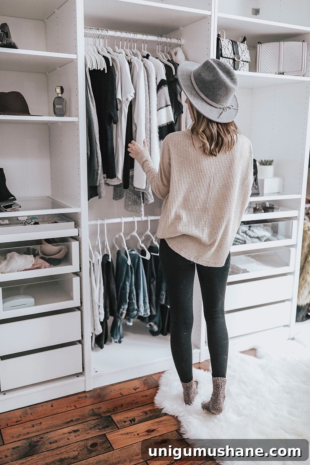 Minimalist closet with built in wardrobes