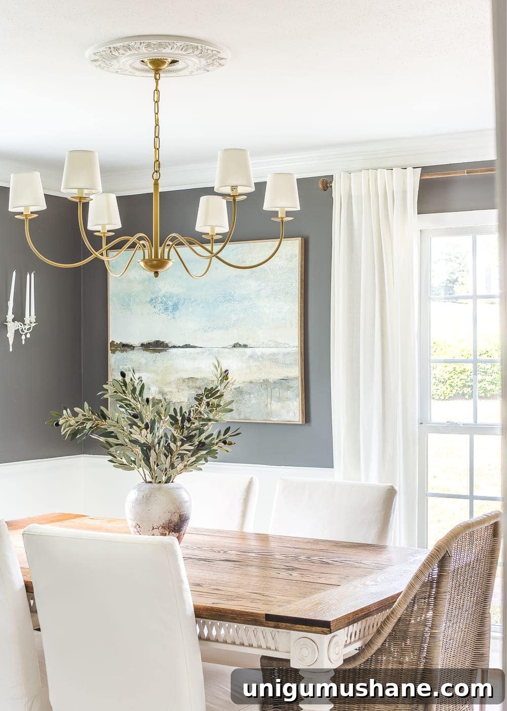28 Creative DIY Wall Decor Ideas to Transform Your Blank Walls 14 using oversized art as a large wall decor idea to make a room feel bigger