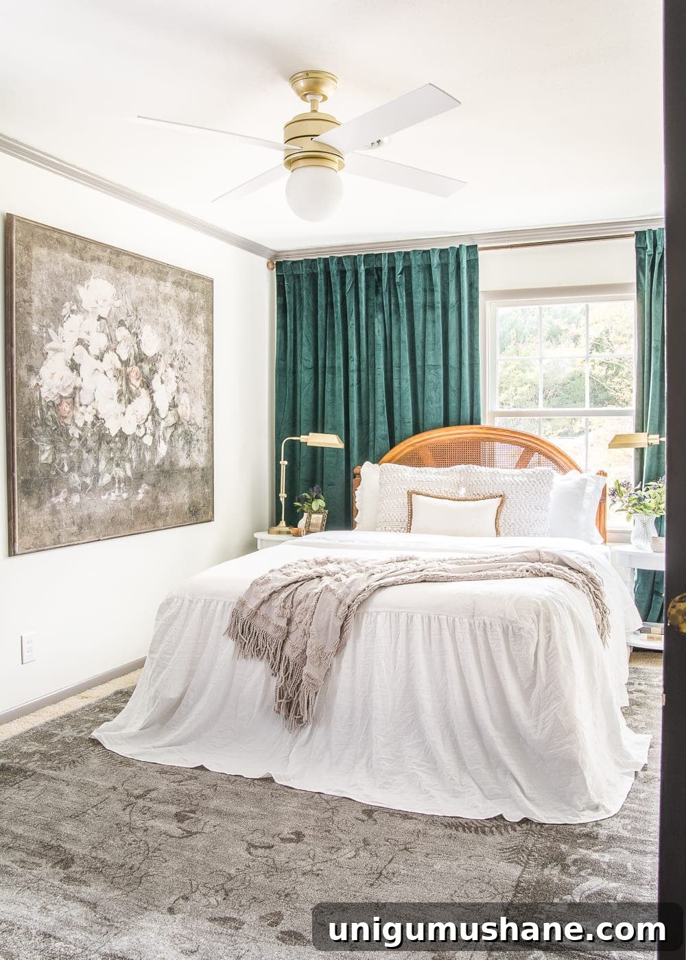 28 Creative DIY Wall Decor Ideas to Transform Your Blank Walls 15 using oversized art as a large wall decor idea to make a room feel bigger