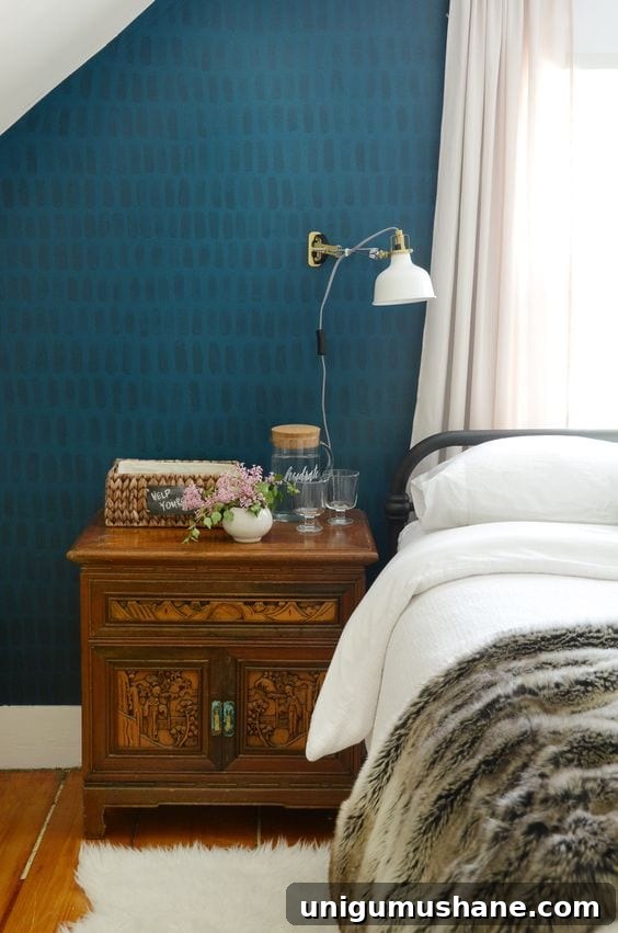 28 Creative DIY Wall Decor Ideas to Transform Your Blank Walls 16 A simple DIY Wall Decor Idea to use brushstrokes as an interesting focal wall