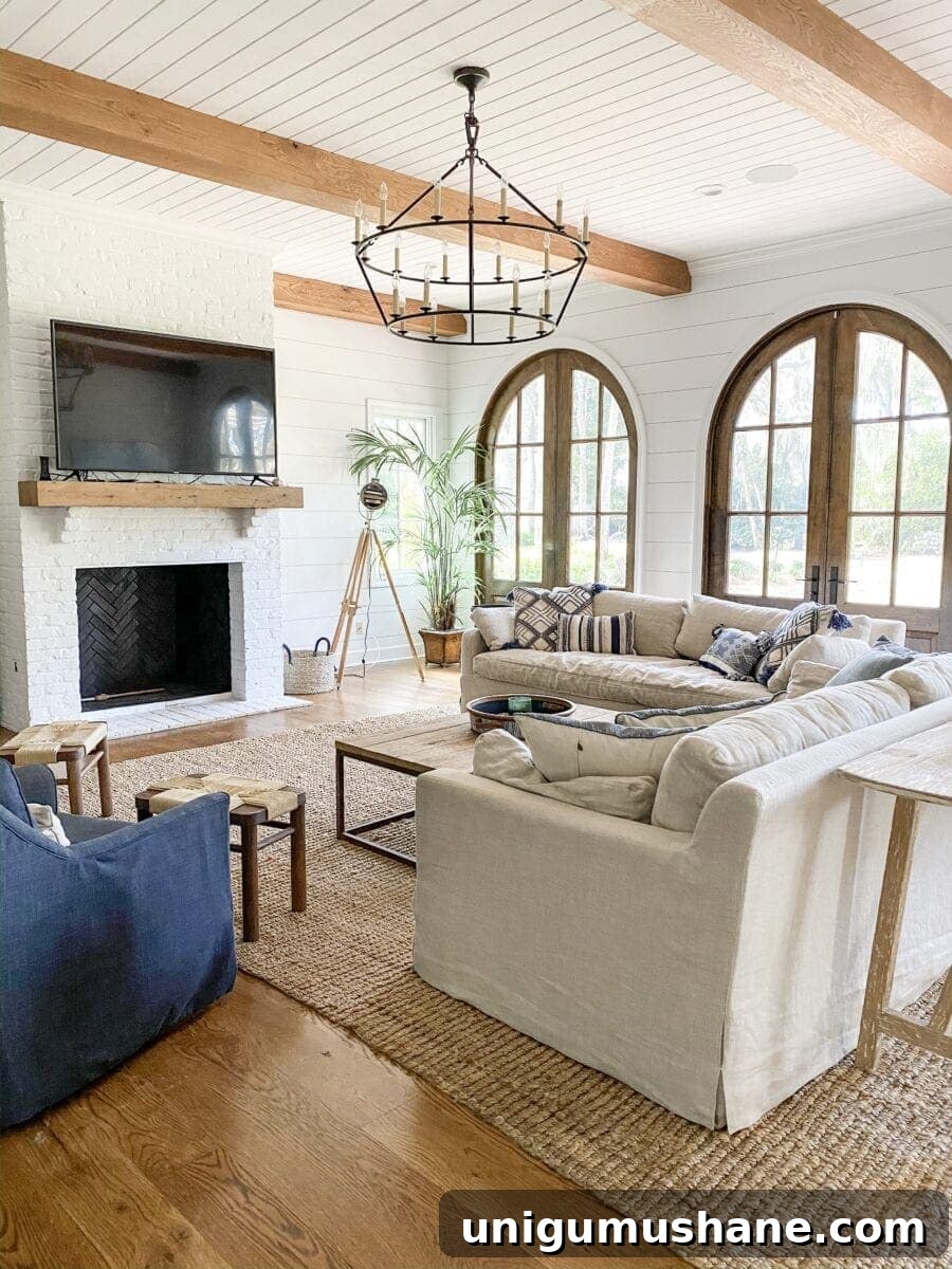 Sea Island Coastal Home Tour: Inside a Lowcountry House 6 Sea Island Coastal House Tour | living room