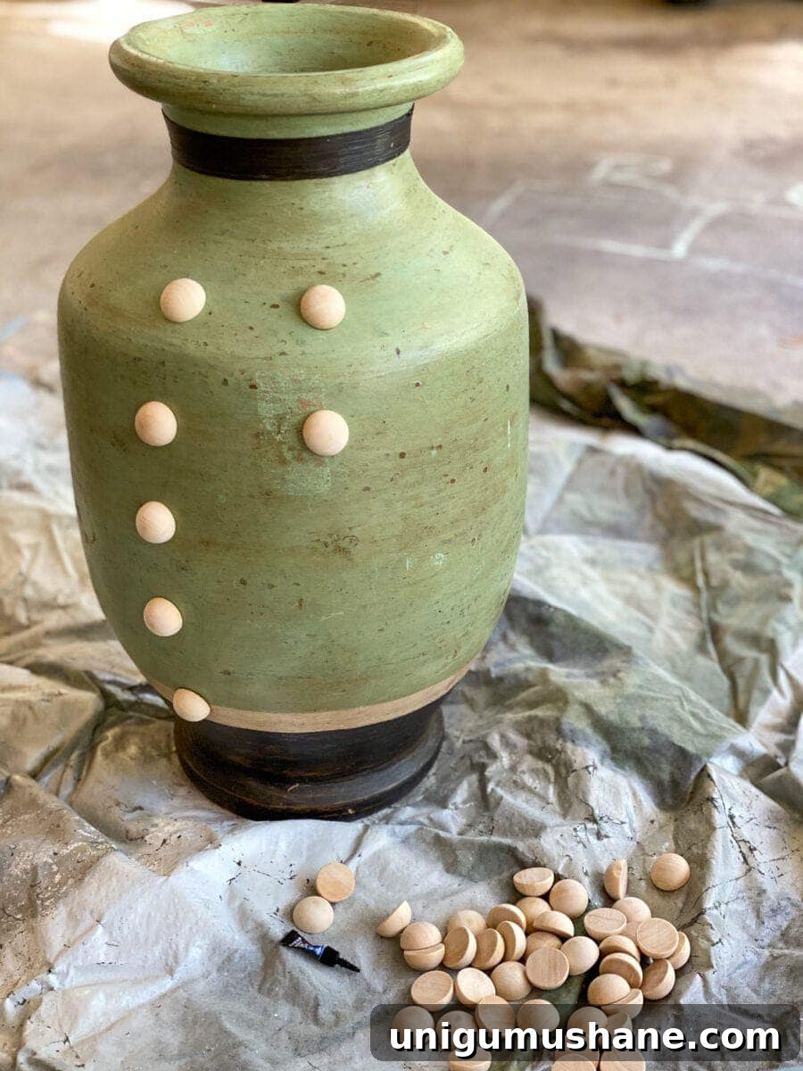 How to Make a Hobnail Glass Vase 4 DIY Hobnail Vase | Anthropologie knock-off